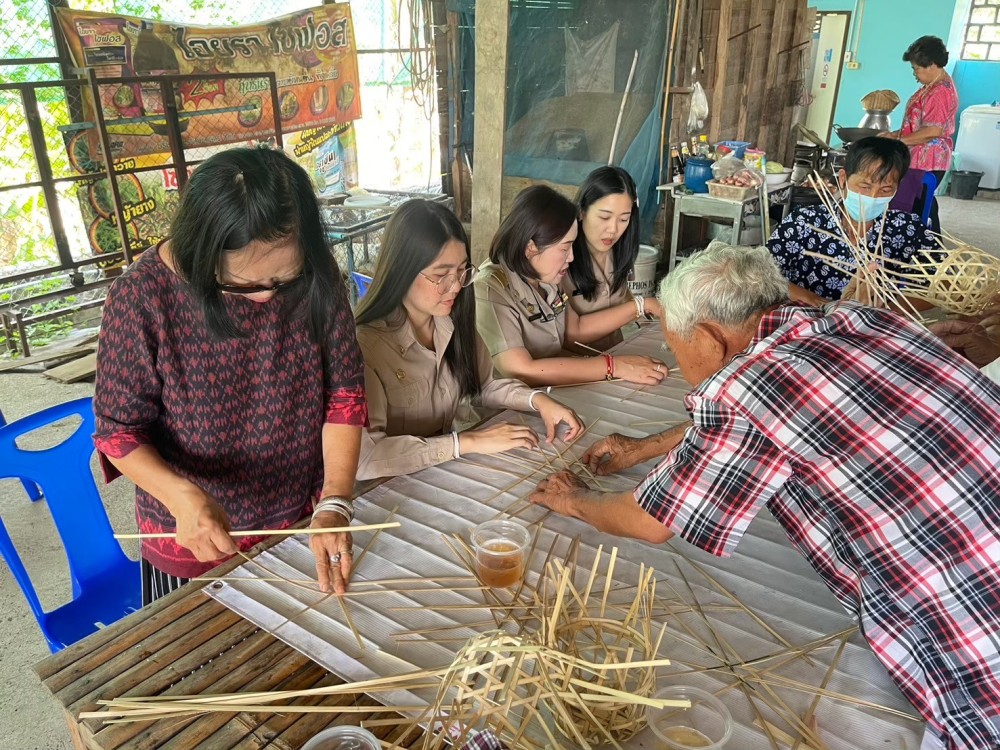 ปราชญ์ชาวบ้าน คุณลำยวน มูลกลาง การทำเครื่องจักสานจากไม้ไผ่