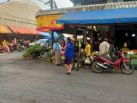 งานเทศกิจนครแม่สอด ออกตรวจความเรียบร้อยและจัดระเบียบตลาดเทศบาลนครแม่สอด 11/2/2565