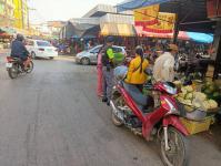 งานเทศกิจนครแม่สอด ออกตรวจความเรียบร้อยและจัดระเบียบตลาดเทศบาลนครแม่สอด 11/2/2565