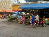 งานเทศกิจนครแม่สอด ออกตรวจความเรียบร้อยและจัดระเบียบตลาดเทศบาลนครแม่สอด 11/2/2565