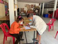 ลงพื้นที่มอบเบี้ยยังชีพให้ผู้สูงอายุและผู้พิการในเขตเทศบาลนครแม่สอดทั้งหมด 20 ชุมชน เพื่อพบปะ พูดคุย สอบถามปัญหา และประชาสัมพันธ์ข้อมูลข่าวสารต่างๆ 