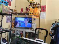 ทน.แม่สอด ซ่อมแซมสายสัญญาณภาพเคเบิ้ลทีวีบริเวณปากทางเข้าถนนสวรรค์วิถี