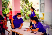 นายพีระ วงค์หมอ ผู้อำนวยการกองการศึกษา ลงพื้นที่ตรวจความเรียบร้อยการฉีดวัคซีนสำหรับนักเรียนอายุ 5-11 ปี