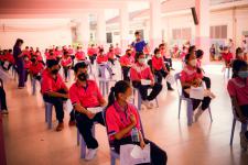 นายพีระ วงค์หมอ ผู้อำนวยการกองการศึกษา ลงพื้นที่ตรวจความเรียบร้อยการฉีดวัคซีนสำหรับนักเรียนอายุ 5-11 ปี