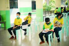 นายพีระ วงค์หมอ ผู้อำนวยการกองการศึกษา ลงพื้นที่ตรวจความเรียบร้อยการฉีดวัคซีนสำหรับนักเรียนอายุ 5-11 ปี โรงเรียนเทศบาลวัดมณีไพรสณฑ์