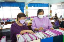 นายพีระ วงค์หมอ ผู้อำนวยการกองการศึกษา ลงเดือนผู้บริหารสถานศึกษาในสังกัดเทศบาลนครแม่สอด