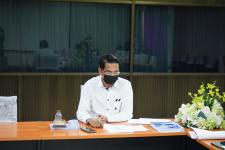 นายพีระ วงค์หมอ ผู้อำนวยการกองการศึกษา ลงเดือนผู้บริหารสถานศึกษาในสังกัดเทศบาลนครแม่สอด