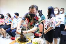 กองยุทธศาสตร์และงบประมาณ จัดกิจกรรมรดน้ำดำหัว เนื่องในประเพณีสงกรานต์ ประจำปี 2565