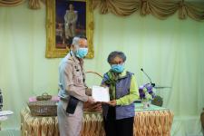 โครงการฝึกอาชีพให้ความรู้ชุมชนในเขตเทศบาลนครแม่สอดระยะยาว ประจำปีงบประมาณ 2564 หลักสูตรที่ 1 ดอกไม้ประดิษฐ์จากริบบิ้นผ้า