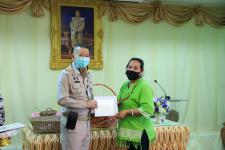 โครงการฝึกอาชีพให้ความรู้ชุมชนในเขตเทศบาลนครแม่สอดระยะยาว ประจำปีงบประมาณ 2564 หลักสูตรที่ 1 ดอกไม้ประดิษฐ์จากริบบิ้นผ้า