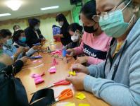 โครงการฝึกอาชีพให้ความรู้ชุมชนในเขตเทศบาลนครแม่สอดระยะยาว ประจำปีงบประมาณ 2564 หลักสูตรที่ 1 ดอกไม้ประดิษฐ์จากริบบิ้นผ้า