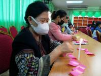 โครงการฝึกอาชีพให้ความรู้ชุมชนในเขตเทศบาลนครแม่สอดระยะยาว ประจำปีงบประมาณ 2564 หลักสูตรที่ 1 ดอกไม้ประดิษฐ์จากริบบิ้นผ้า