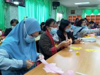 โครงการฝึกอาชีพให้ความรู้ชุมชนในเขตเทศบาลนครแม่สอดระยะยาว ประจำปีงบประมาณ 2564 หลักสูตรที่ 1 ดอกไม้ประดิษฐ์จากริบบิ้นผ้า