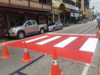 ทาสีเส้นทางม้าลาย