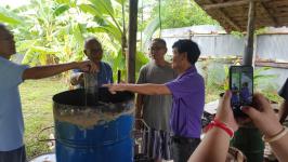 คุณมงคล เกียรติวงษ์ ผู้สูงอายุชุมชนอินทรคีรี ปราชญ์เรื่อง เตาถ่านชีวภาพ