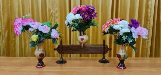 คุณไพรฑูรย์ อินต๊ะสงค์ ผู้สูงอายุชุมชนสันต้นปิน ปราชญ์เรื่องการนำเศษวัสดุจากธรรมชาติที่หาได้จากท้องถิ่นมาแปลรูปเป็นผลิตภัณฑ์ ข้าวของเครื่องใช้จากกะลามะพร้าว