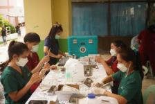 ผู้อำนวยการกองการศึกษา ลงพื้นที่ตรวจความเรียบร้อยการฉีดวัคซีนเข็มที่ 2 สำหรับนักเรียนอายุ 5-11 ปี โรงเรียนเทศบาลวัดมณีไพรสณฑ์