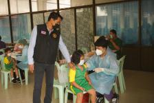 ผู้อำนวยการกองการศึกษา ลงพื้นที่ตรวจความเรียบร้อยการฉีดวัคซีนเข็มที่ 2 สำหรับนักเรียนอายุ 5-11 ปี โรงเรียนเทศบาลวัดมณีไพรสณฑ์