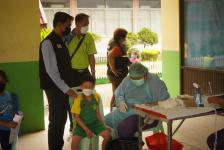 ผู้อำนวยการกองการศึกษา ลงพื้นที่ตรวจความเรียบร้อยการฉีดวัคซีนเข็มที่ 2 สำหรับนักเรียนอายุ 5-11 ปี โรงเรียนเทศบาลวัดมณีไพรสณฑ์