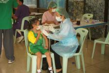 ผู้อำนวยการกองการศึกษา ลงพื้นที่ตรวจความเรียบร้อยการฉีดวัคซีนเข็มที่ 2 สำหรับนักเรียนอายุ 5-11 ปี โรงเรียนเทศบาลวัดมณีไพรสณฑ์