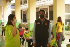 ผู้อำนวยการกองการศึกษา ลงพื้นที่ตรวจความเรียบร้อยการฉีดวัคซีนเข็มที่ 2 สำหรับนักเรียนอายุ 5-11 ปี โรงเรียนเทศบาลวัดมณีไพรสณฑ์