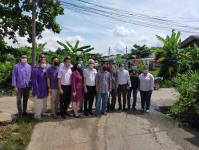 กองช่างและคณะผู้บริหารลงพื้นที่ตรวจสอบการก่อสร้างรางระบายน้ำในหมู่บ้านถุงทอง