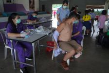 เทศบาลนครแม่สอดจัดบริการฉีดวัคซีนเข็มที่ 2 สำหรับนักเรียนอายุ 5-11 ปี ณ โรงเรียนเทศบาลวัดบุญญาวาส