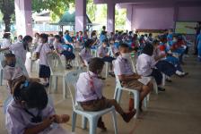 เทศบาลนครแม่สอดจัดบริการฉีดวัคซีนเข็มที่ 2 สำหรับนักเรียนอายุ 5-11 ปี ณ โรงเรียนเทศบาลวัดชุมพลคีรี