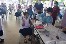 เทศบาลนครแม่สอดจัดบริการฉีดวัคซีนเข็มที่ 2 สำหรับนักเรียนอายุ 5-11 ปี ณ โรงเรียนเทศบาลวัดชุมพลคีรี