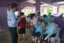 เทศบาลนครแม่สอดจัดบริการฉีดวัคซีนเข็มที่ 2 สำหรับนักเรียนอายุ 5-11 ปี ณ โรงเรียนเทศบาลวัดชุมพลคีรี
