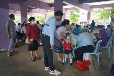 เทศบาลนครแม่สอดจัดบริการฉีดวัคซีนเข็มที่ 2 สำหรับนักเรียนอายุ 5-11 ปี ณ โรงเรียนเทศบาลวัดชุมพลคีรี