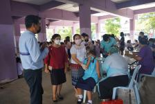 เทศบาลนครแม่สอดจัดบริการฉีดวัคซีนเข็มที่ 2 สำหรับนักเรียนอายุ 5-11 ปี ณ โรงเรียนเทศบาลวัดชุมพลคีรี