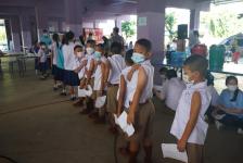 เทศบาลนครแม่สอดจัดบริการฉีดวัคซีนเข็มที่ 2 สำหรับนักเรียนอายุ 5-11 ปี ณ โรงเรียนเทศบาลวัดชุมพลคีรี