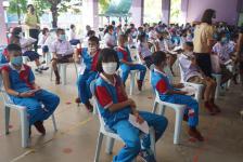 เทศบาลนครแม่สอดจัดบริการฉีดวัคซีนเข็มที่ 2 สำหรับนักเรียนอายุ 5-11 ปี ณ โรงเรียนเทศบาลวัดชุมพลคีรี