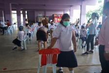 เทศบาลนครแม่สอดจัดบริการฉีดวัคซีนเข็มที่ 2 สำหรับนักเรียนอายุ 5-11 ปี ณ โรงเรียนเทศบาลวัดชุมพลคีรี