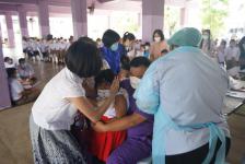 เทศบาลนครแม่สอดจัดบริการฉีดวัคซีนเข็มที่ 2 สำหรับนักเรียนอายุ 5-11 ปี ณ โรงเรียนเทศบาลวัดชุมพลคีรี