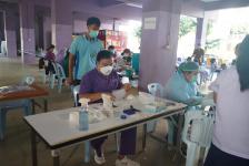 เทศบาลนครแม่สอดจัดบริการฉีดวัคซีนเข็มที่ 2 สำหรับนักเรียนอายุ 5-11 ปี ณ โรงเรียนเทศบาลวัดชุมพลคีรี