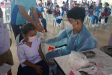 เทศบาลนครแม่สอดจัดบริการฉีดวัคซีนเข็มที่ 2 สำหรับนักเรียนอายุ 5-11 ปี ณ โรงเรียนเทศบาลวัดชุมพลคีรี