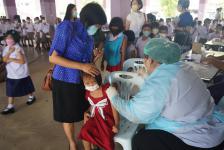 เทศบาลนครแม่สอดจัดบริการฉีดวัคซีนเข็มที่ 2 สำหรับนักเรียนอายุ 5-11 ปี ณ โรงเรียนเทศบาลวัดชุมพลคีรี