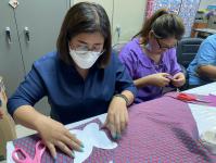 กิจกรรมประดิษฐ์ผีเสื้อจากผ้าไทย