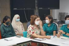 รองนายกเทศมนตรีนครแม่สอดนครแม่สอด จัดประชุมพนักงานเทศบาล พนักงานจ้าง กองการศึกษาเทศบาลนครแม่สอด