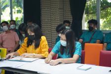 รองนายกเทศมนตรีนครแม่สอดนครแม่สอด จัดประชุมพนักงานเทศบาล พนักงานจ้าง กองการศึกษาเทศบาลนครแม่สอด