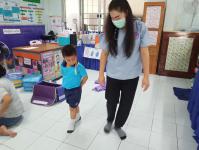 คลินิกชุมชนอบอุ่นเทศบาลนครแม่สอด ออกให้บริการตรวจสุขภาพเด็กนักเรียนศูนย์พัฒนาเด็กเล็กวัดอรัญญเขต