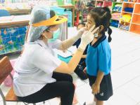 คลินิกชุมชนอบอุ่นเทศบาลนครแม่สอด ออกให้บริการตรวจสุขภาพเด็กนักเรียนศูนย์พัฒนาเด็กเล็กวัดอรัญญเขต