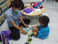 คลินิกชุมชนอบอุ่นเทศบาลนครแม่สอด ออกให้บริการตรวจสุขภาพเด็กนักเรียนศูนย์พัฒนาเด็กเล็กวัดอรัญญเขต