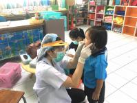 คลินิกชุมชนอบอุ่นเทศบาลนครแม่สอด ออกให้บริการตรวจสุขภาพเด็กนักเรียนศูนย์พัฒนาเด็กเล็กวัดอรัญญเขต