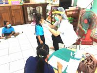 คลินิกชุมชนอบอุ่นเทศบาลนครแม่สอด ออกให้บริการตรวจสุขภาพเด็กนักเรียนศูนย์พัฒนาเด็กเล็กวัดอรัญญเขต