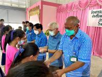 โรงเรียนเทศบาลวัดดอนแก้วจัดพิธีมอบเกียรติบัตรให้กับนักเรียนที่ผ่านการคัดเลือกเป็นตัวแทนของเทศบาลนครแม่สอด ในการแข่งขันคนเก่งในโรงเรียนท้องถิ่นและการแข่งทักษะวิชาการ ระดับภาคเหนือ