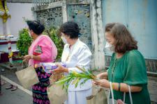 เทศบาลนครแม่สอดร่วมกับวัดแม่ซอดหน้าด่าน ร่วมสืบสานประเพณีแล้อุ๊ปั๊ดตะก่า ประจำปี 2565