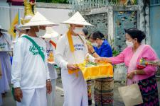 เทศบาลนครแม่สอดร่วมกับวัดแม่ซอดหน้าด่าน ร่วมสืบสานประเพณีแล้อุ๊ปั๊ดตะก่า ประจำปี 2565